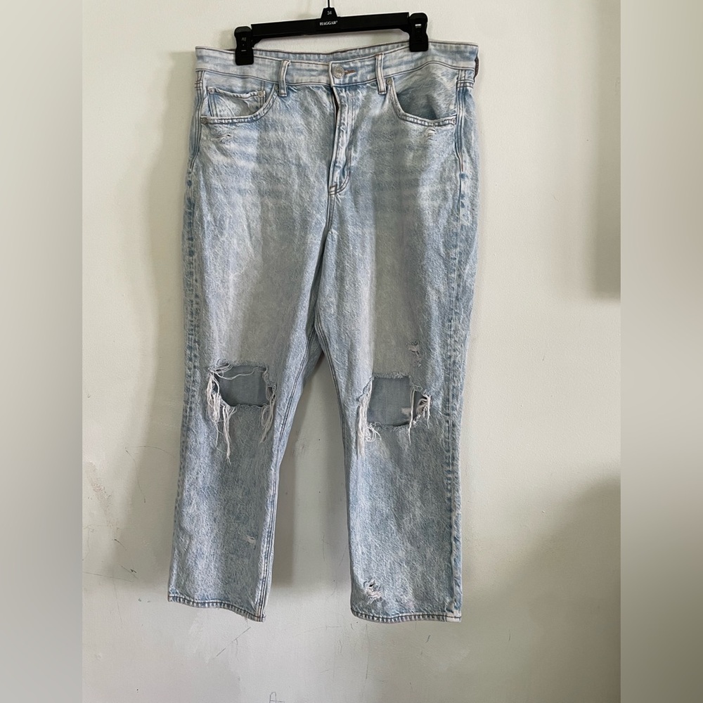 American Eagle Outfitters Womens Distressed Light Wash Mom Jeans, Size 12 Short